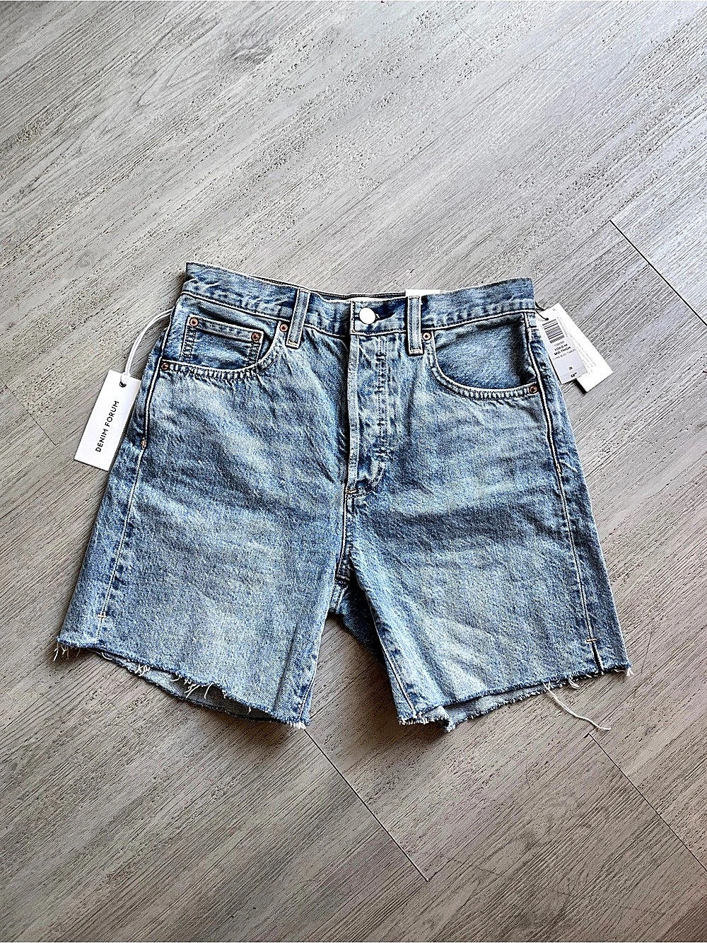 Aritzia Denim Forum Yoko Hi-Rise Thigh Short Hi-Rise Denim Shorts Waist 26 NWT